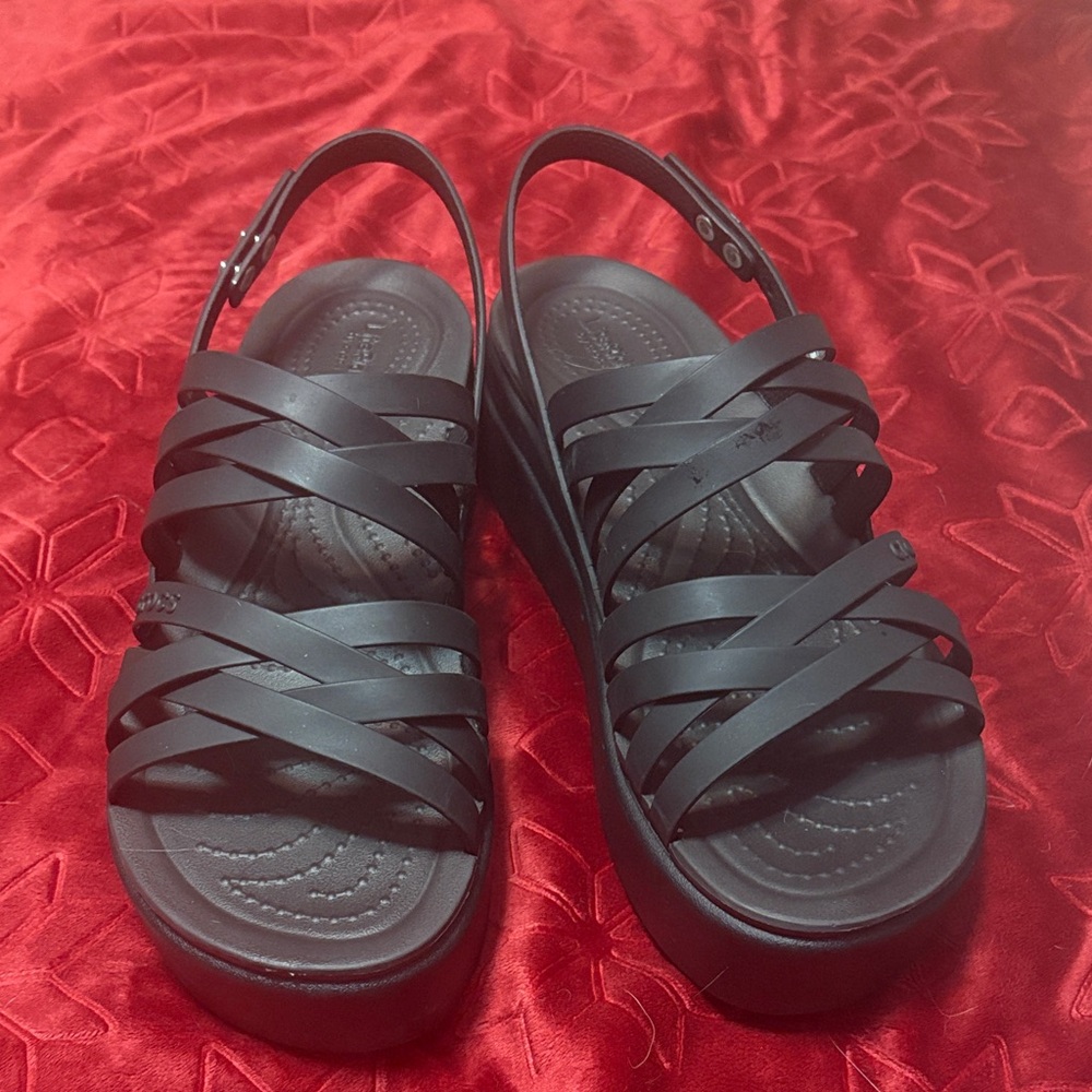 CROCS Women's Black Strappy Sandals